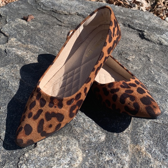 Maiernisi Jessi Pointy Leopard Flats 38 EUC Size 8 - Picture 2 of 8
